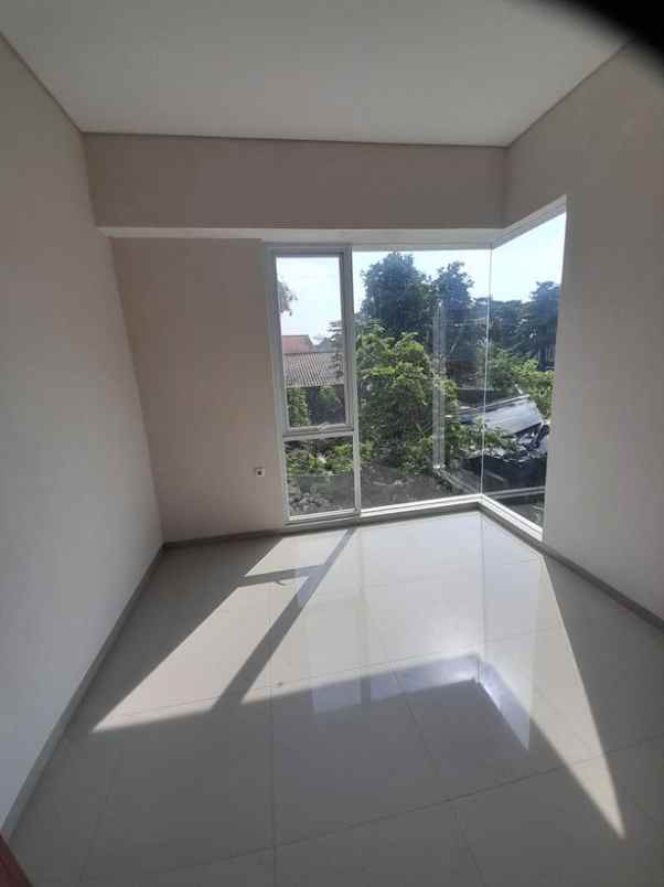 dijual rumah jl merkuri