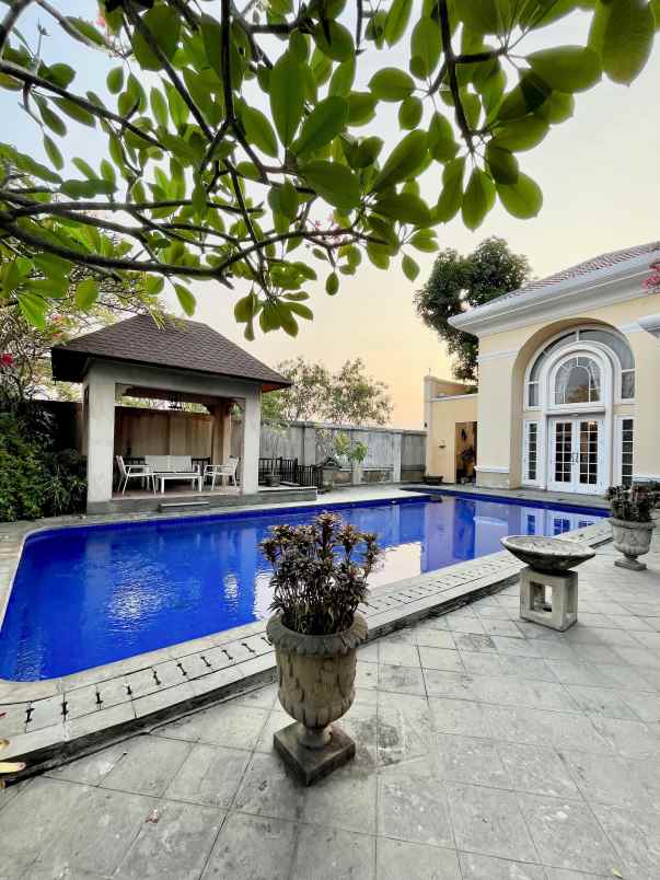 dijual rumah jl nusa golf