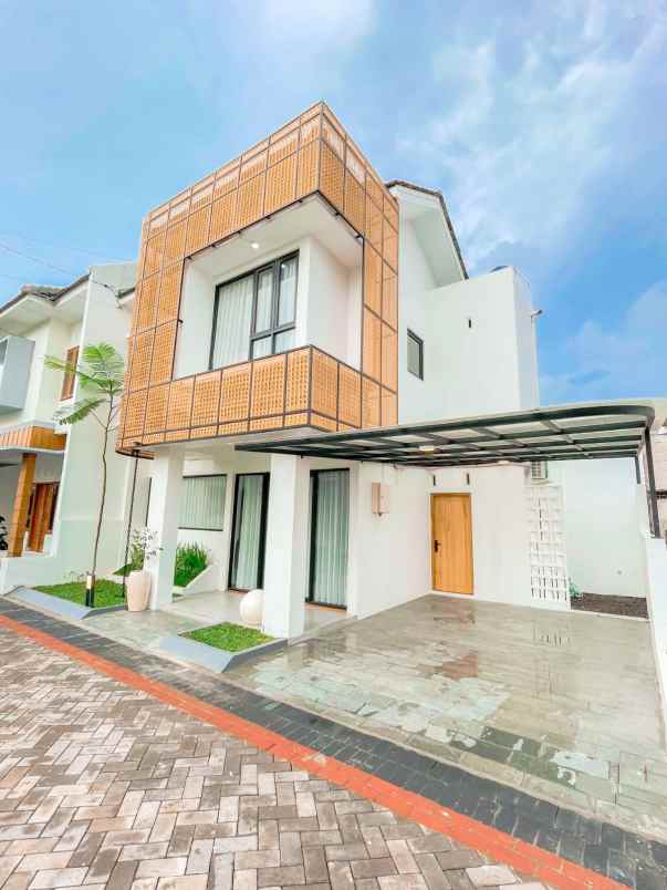 dijual rumah jl parangtritis sewon
