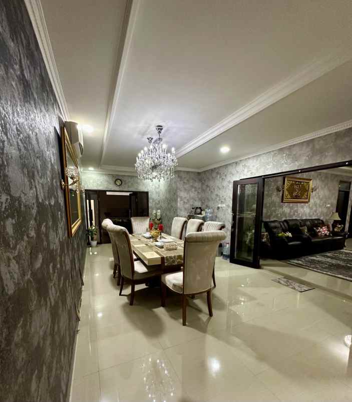 dijual rumah jl pengadegan
