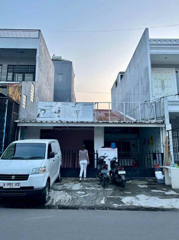 dijual rumah jl percetakan negara