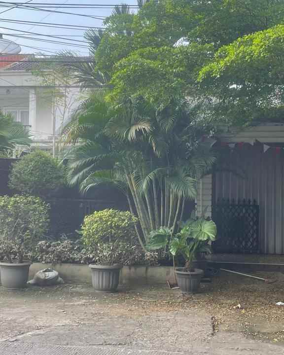 dijual rumah jl pondok bambu asri