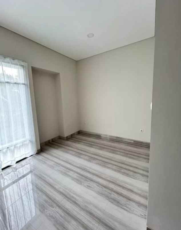 dijual rumah jl pondok kelapa duren