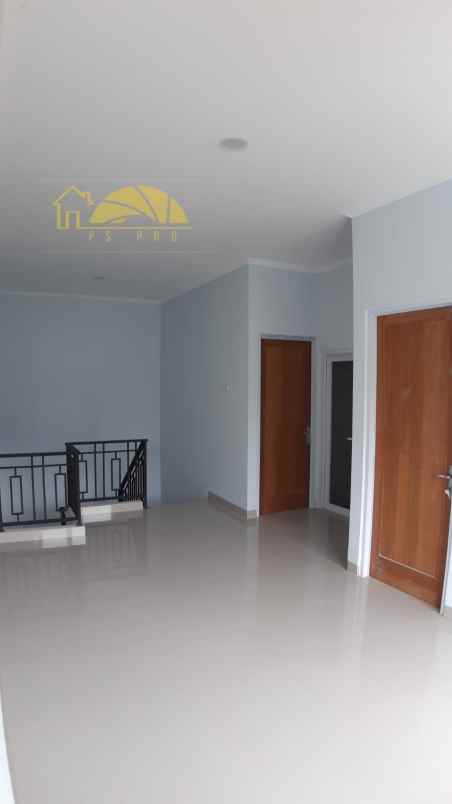 dijual rumah jl radar auri no 32