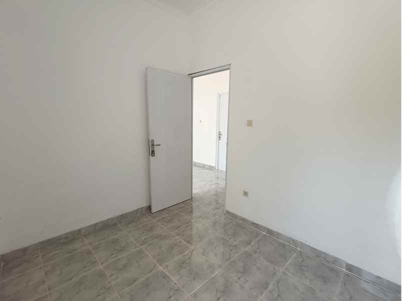 dijual rumah jl raya babakan