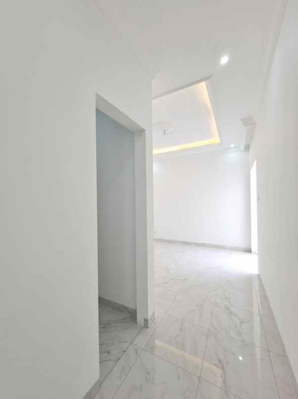 dijual rumah jl raya kelapa hijau