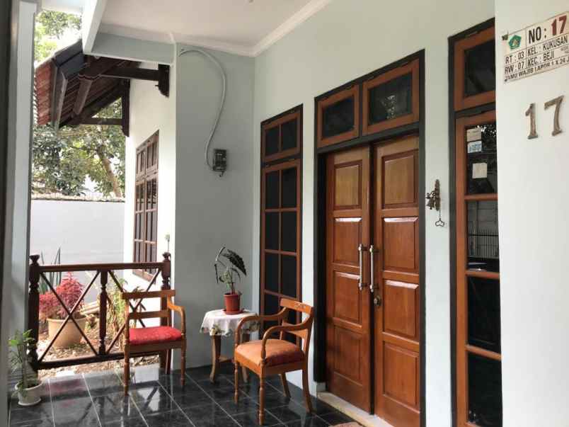 dijual rumah jl raya kukusan beji depok