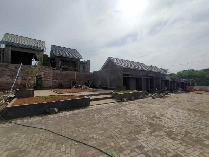 dijual rumah jl raya palka sindangheula