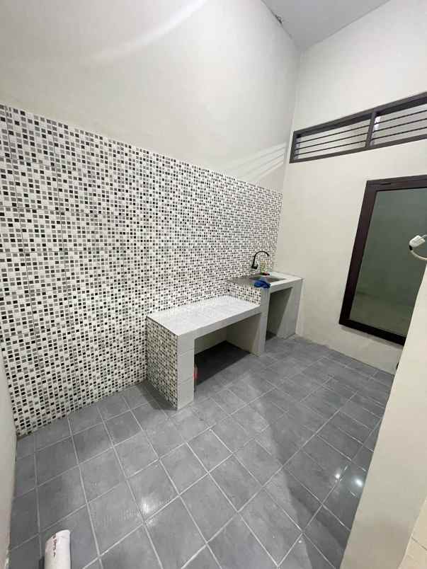 dijual rumah jl saleh gg kedrunan 7 no