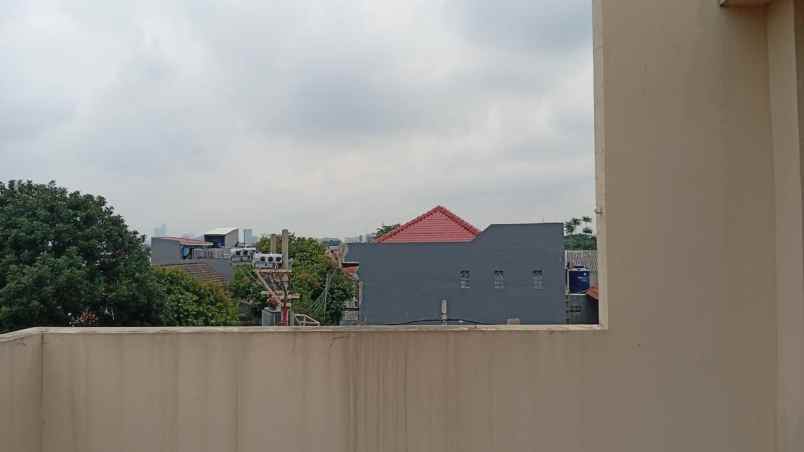 dijual rumah jl sarbini