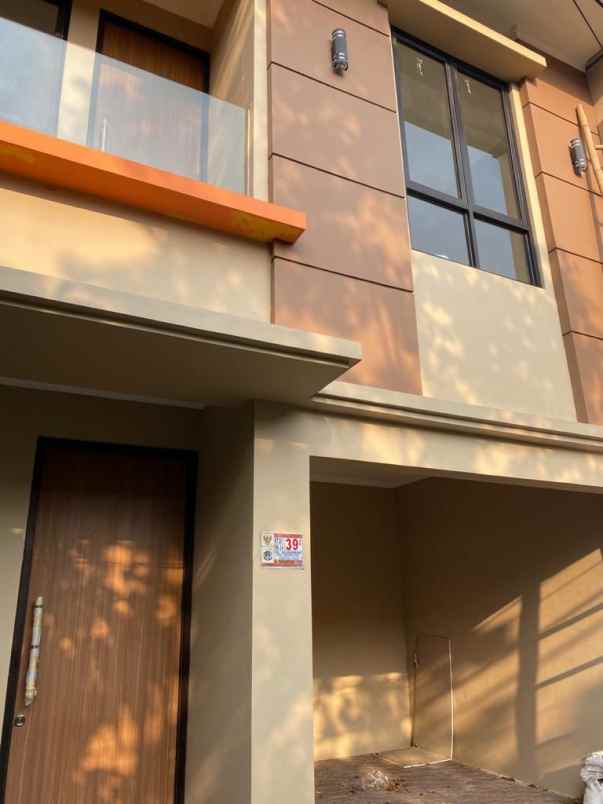 dijual rumah jl sarbini