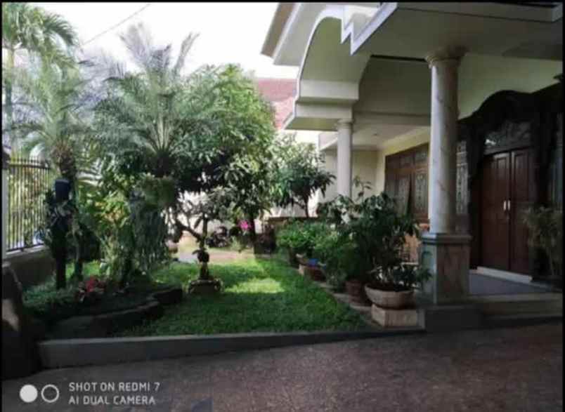 dijual rumah jl teluk cendrawasih