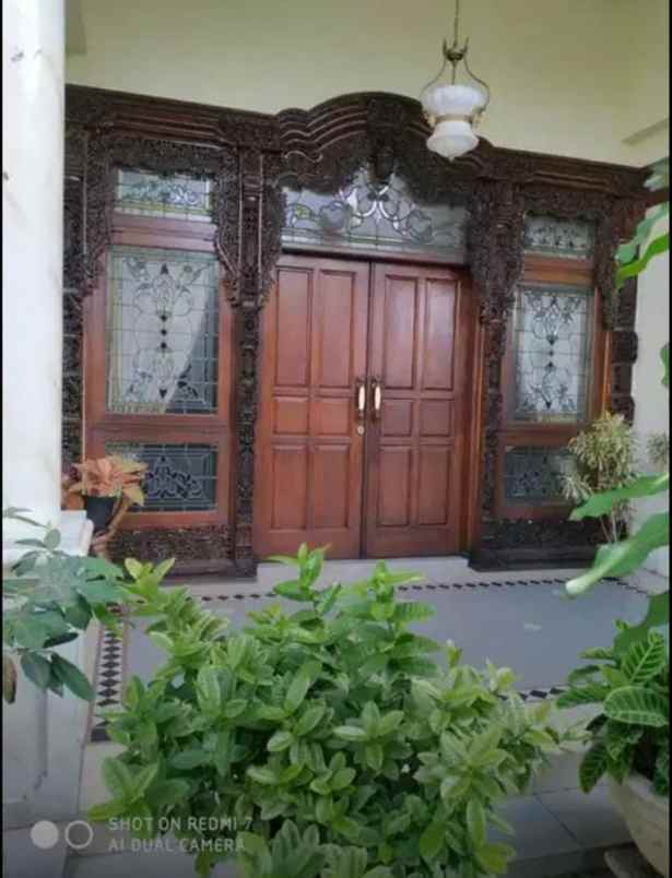 dijual rumah jl teluk cendrawasih