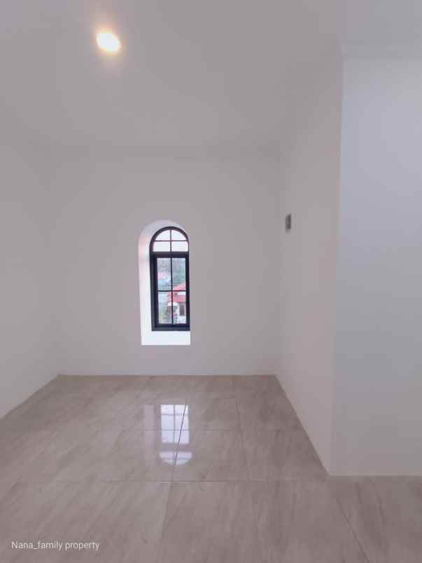 dijual rumah jln raya pondok aren