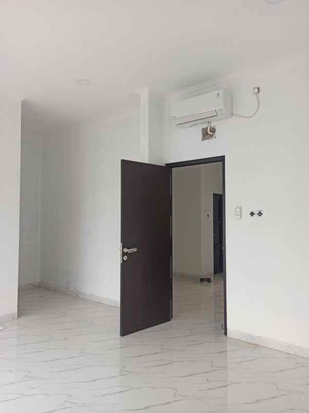 dijual rumah jln rs persahabatan