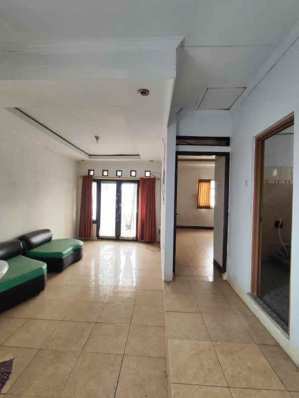 dijual rumah jln setia