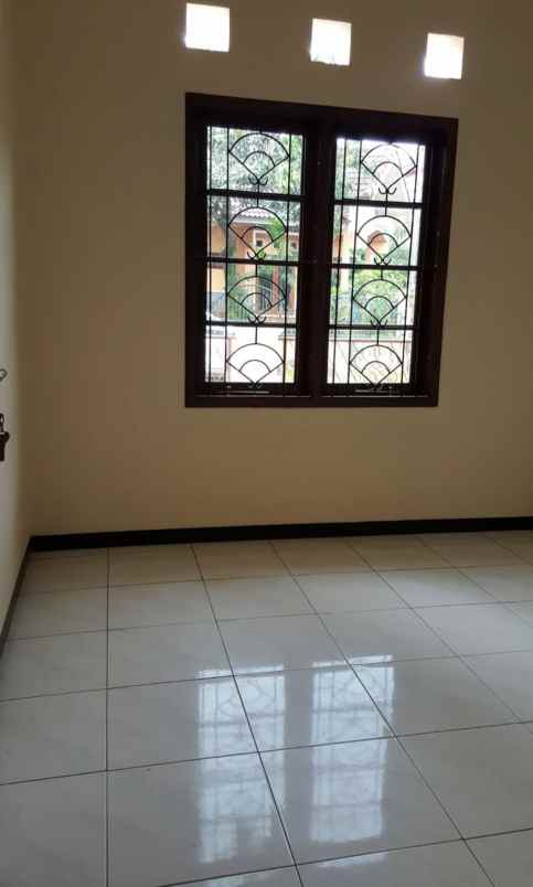 dijual rumah karangrejo raya