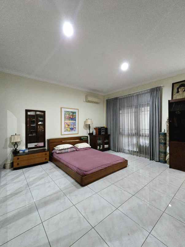 dijual rumah kayu putih