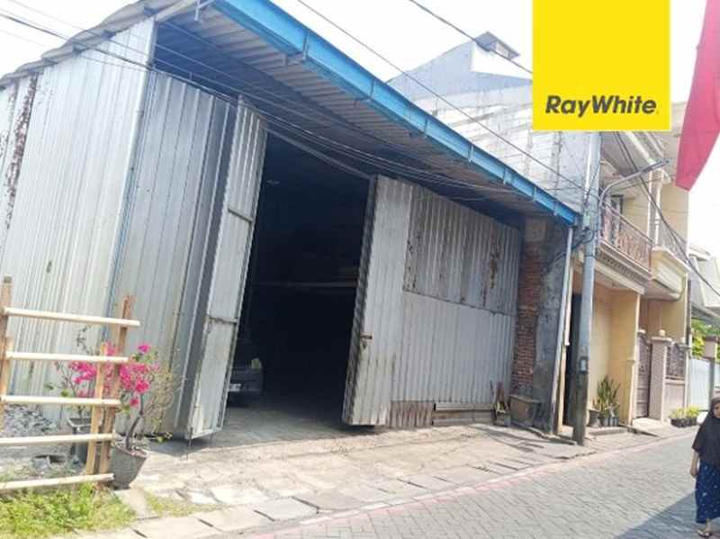 dijual rumah kedinding tengah sekolahan