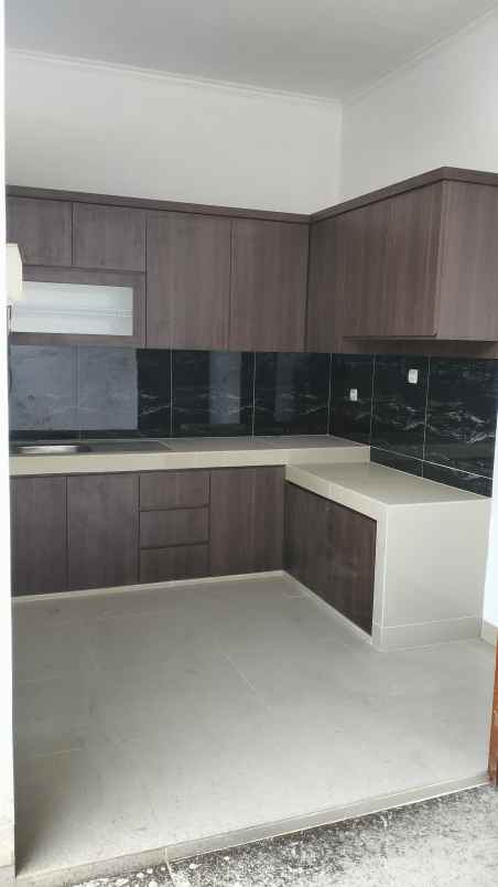 dijual rumah kel gumuruh kec batununggal