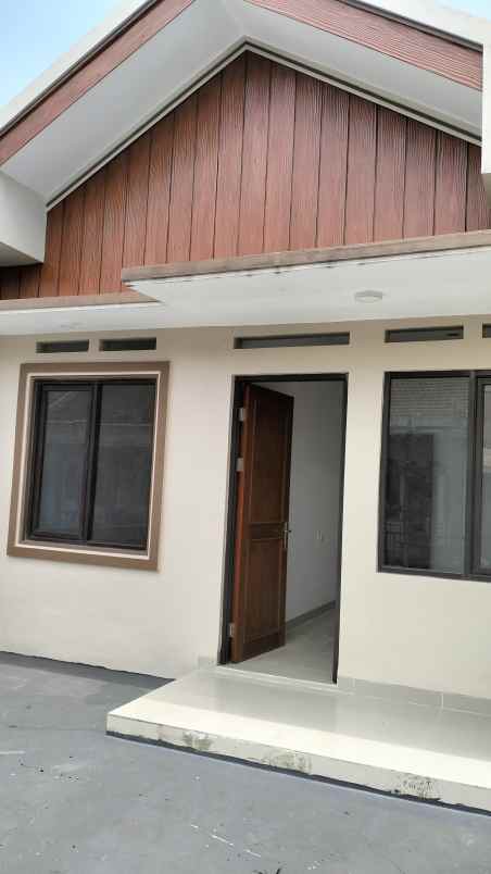 dijual rumah kel gumuruh kec batununggal
