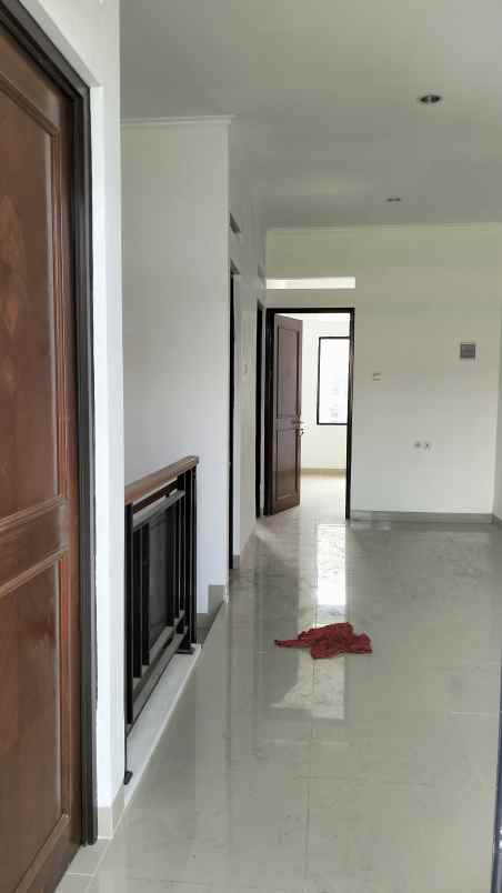 dijual rumah kel gumuruh kec batununggal