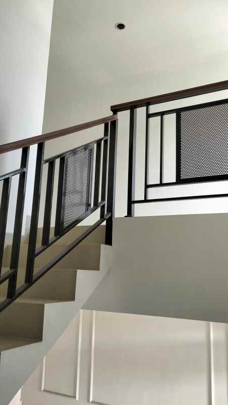 dijual rumah kel gumuruh kec batununggal