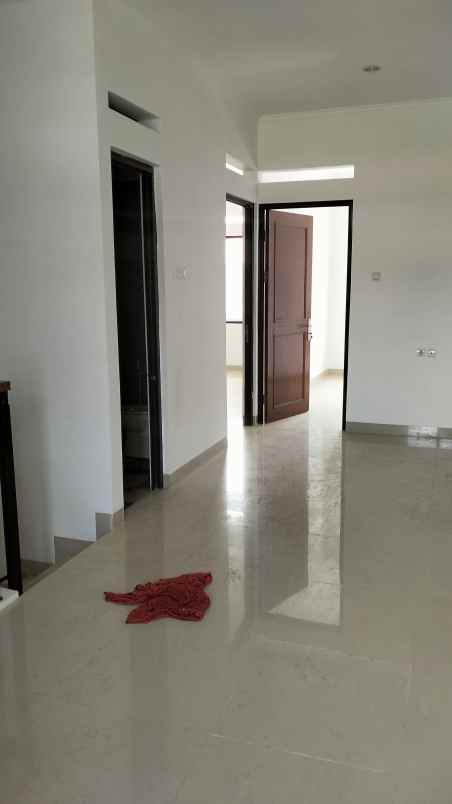 dijual rumah kel gumuruh kec batununggal