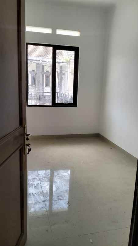 dijual rumah kel gumuruh kec batununggal