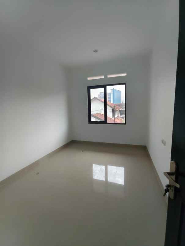 dijual rumah kelurahan gumuruh kec