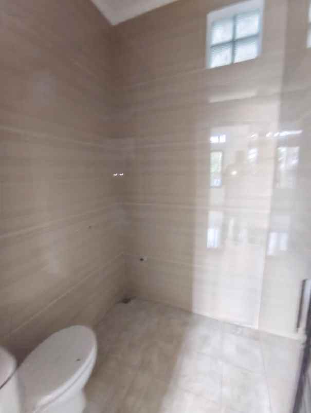 dijual rumah kelurahan gumuruh kec