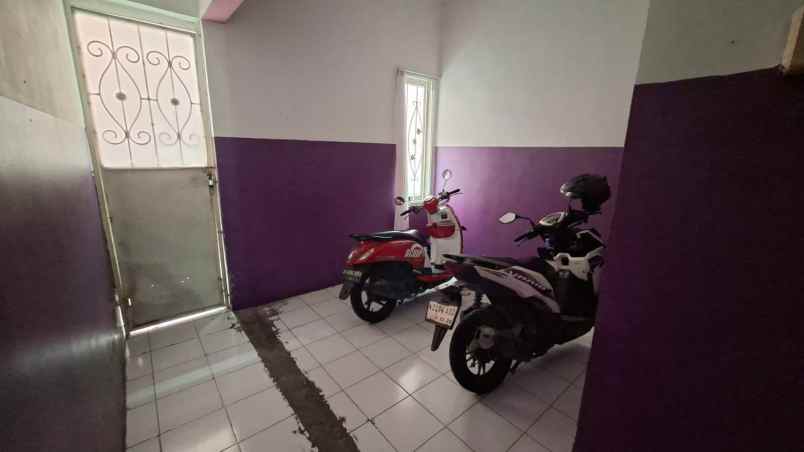 dijual rumah keputih gg makam blok b no 2