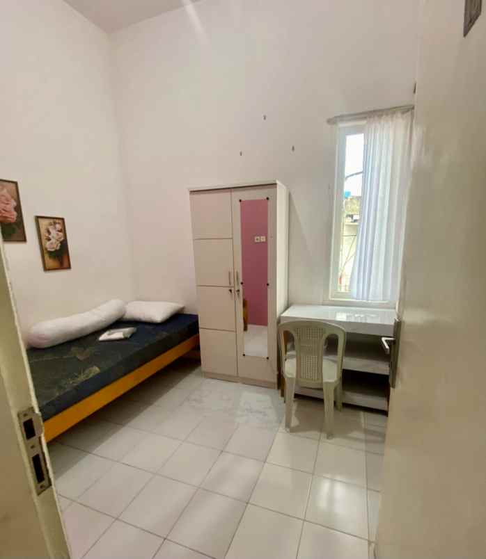 dijual rumah keputih gg makam blok b no 2