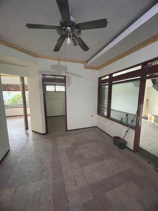 dijual rumah ketintang