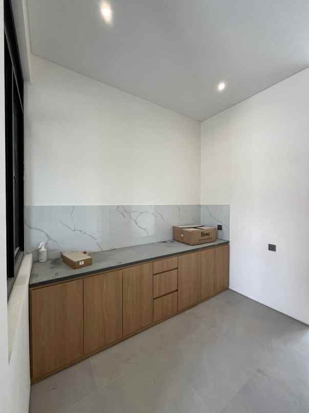 dijual rumah klampis semolo