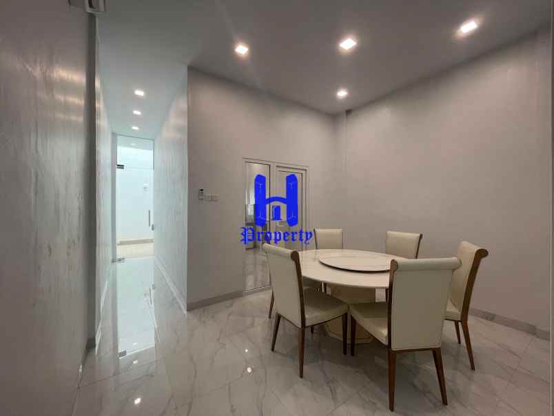 dijual rumah komplek adam malik