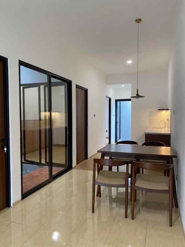 dijual rumah komplek arcamanik