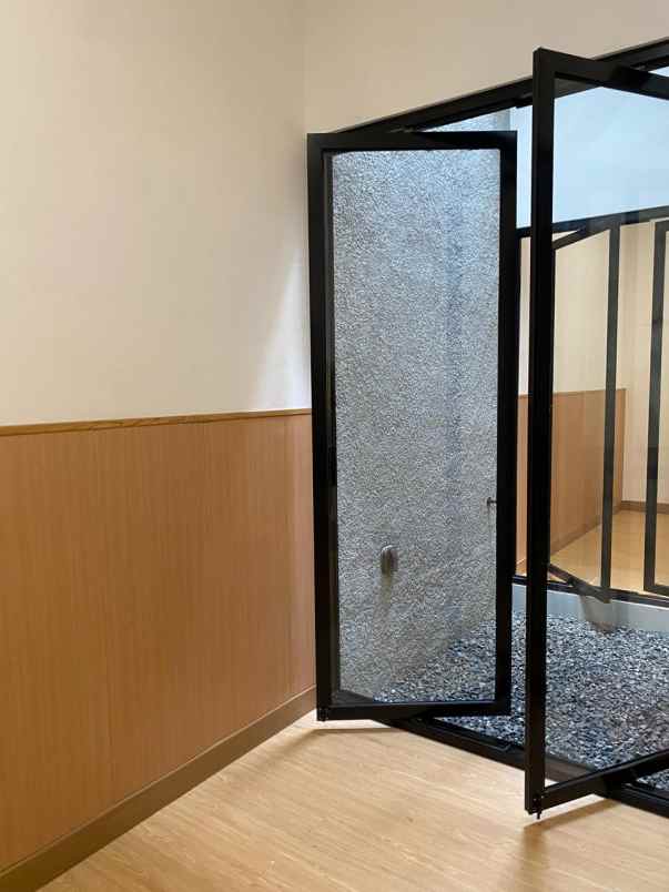 dijual rumah komplek arcamanik
