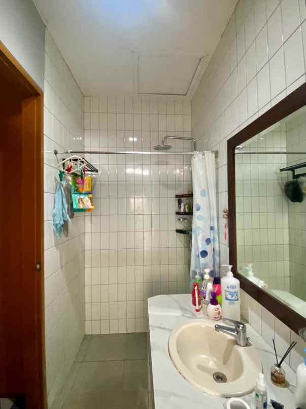 dijual rumah komplek bali view cireundeu