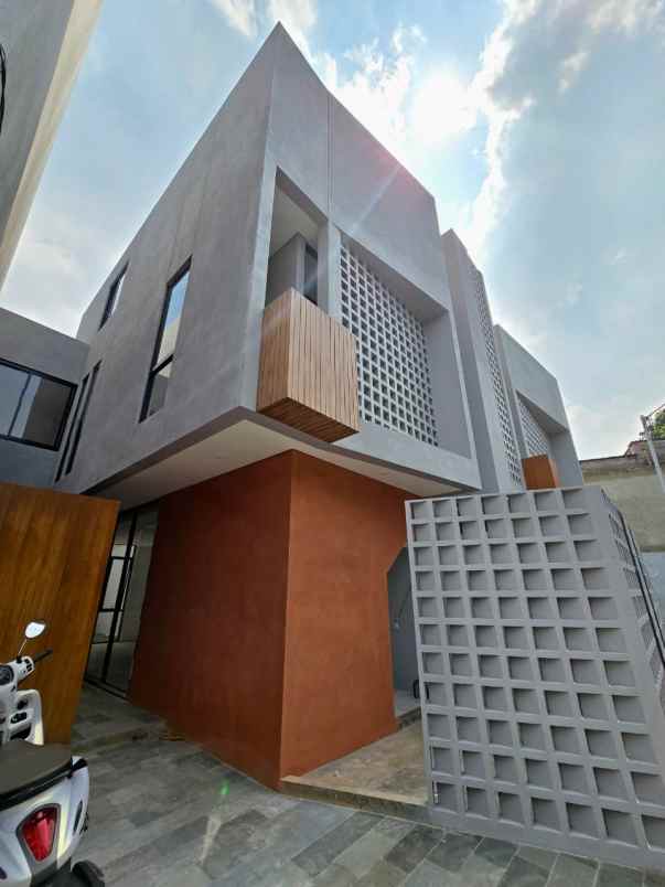 dijual rumah komplek billymoon