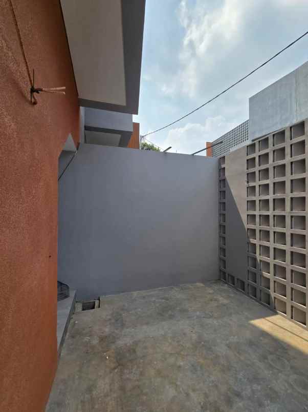 dijual rumah komplek billymoon