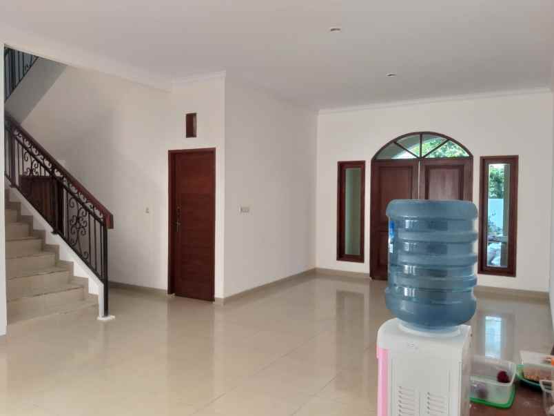 dijual rumah komplek billymoon pondok