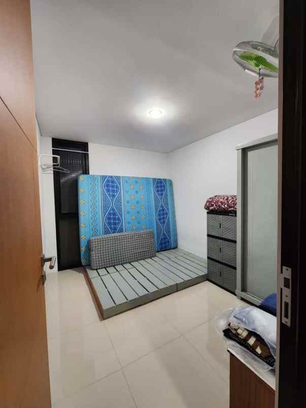 dijual rumah komplek bumi adipura