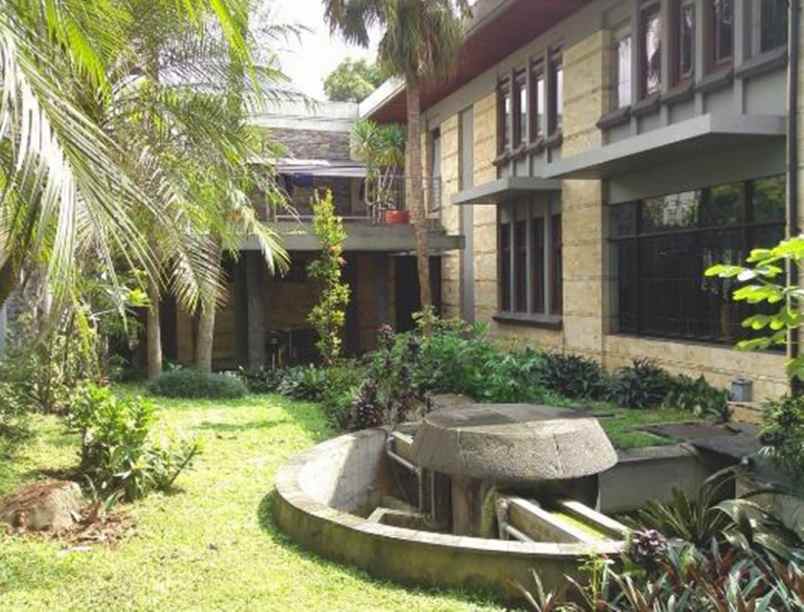 dijual rumah komplek cipaganti permai
