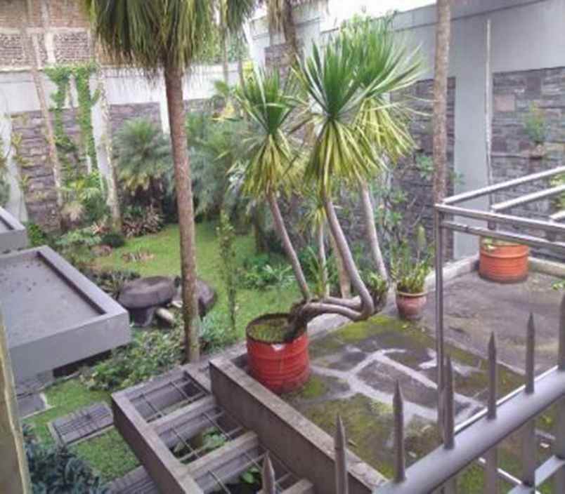 dijual rumah komplek cipaganti permai
