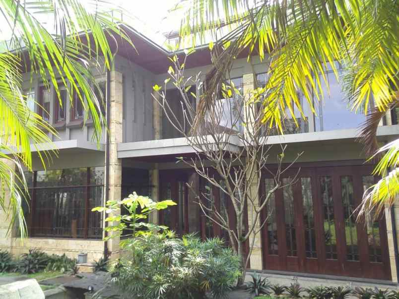 dijual rumah komplek cipaganti permai