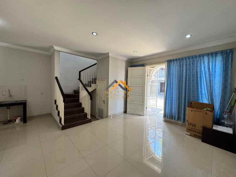 dijual rumah komplek citraland gama