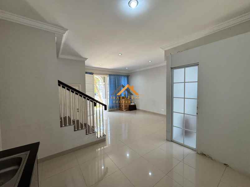 dijual rumah komplek citraland gama