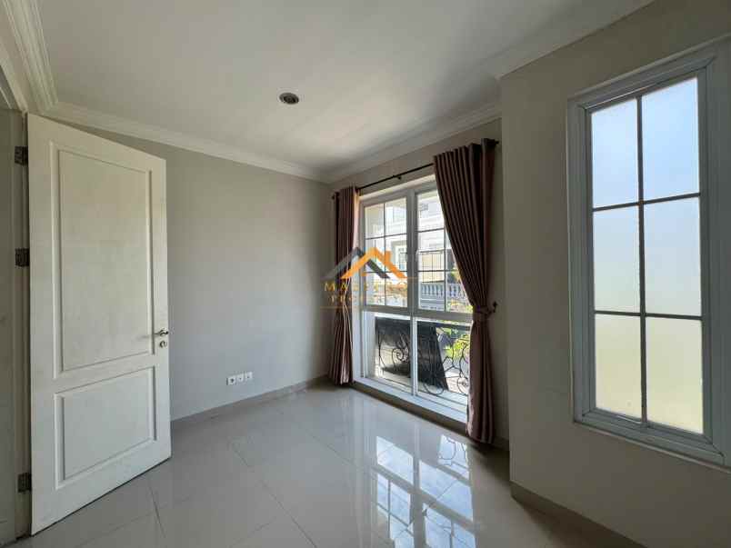 dijual rumah komplek citraland gama