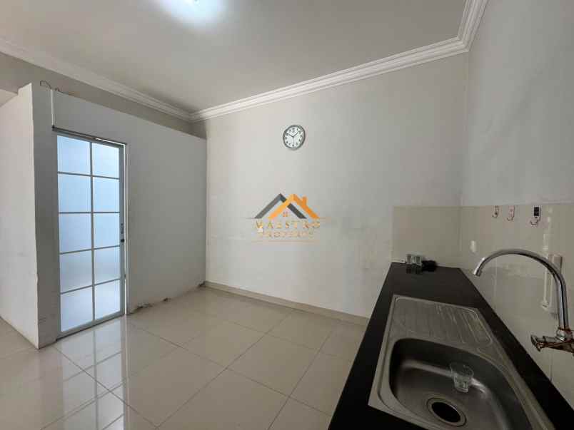 dijual rumah komplek citraland gama
